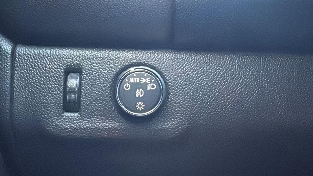 Used 2017 GMC Canyon SLT w/ Driver Alert Package image 18