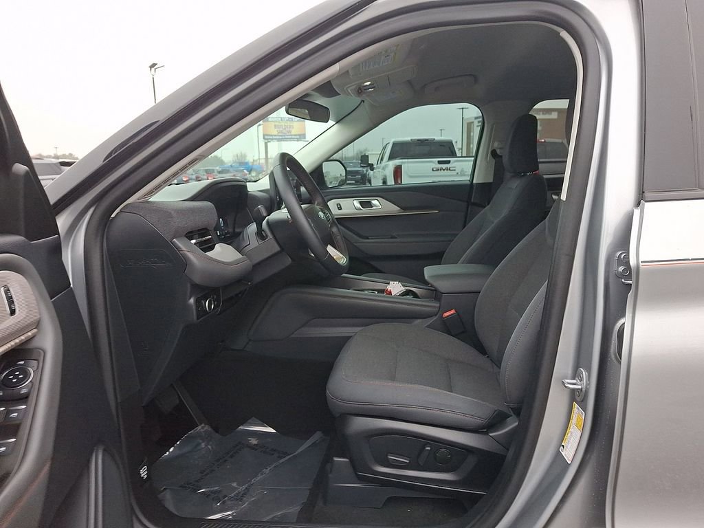 Certified 2025 Ford Explorer Active image 13