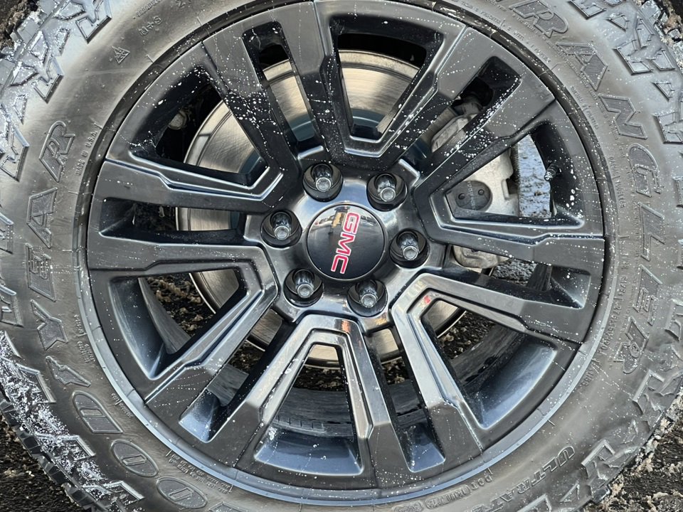 Used 2023 GMC Yukon XL AT4 image 17