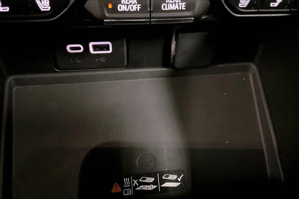 Used 2023 GMC Yukon SLT image 31