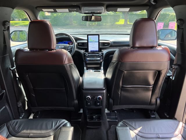Certified 2023 Ford Explorer Platinum w/ Technology Package AWD/4WD image 34