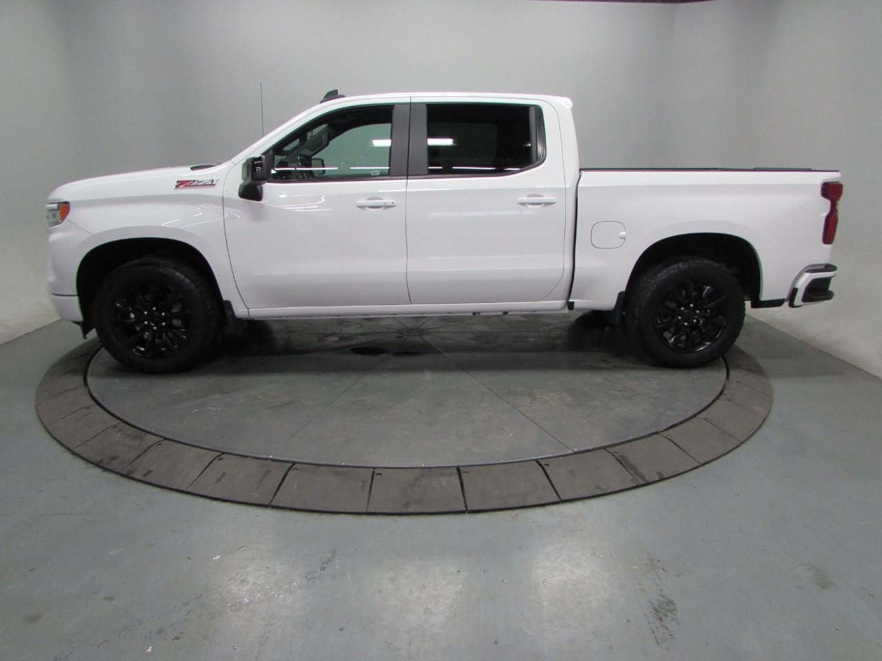 Used 2023 Chevrolet Silverado 1500 RST AWD/4WD image 4