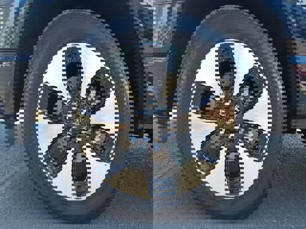 Certified 2023 Ford F150 Lightning Platinum image 9