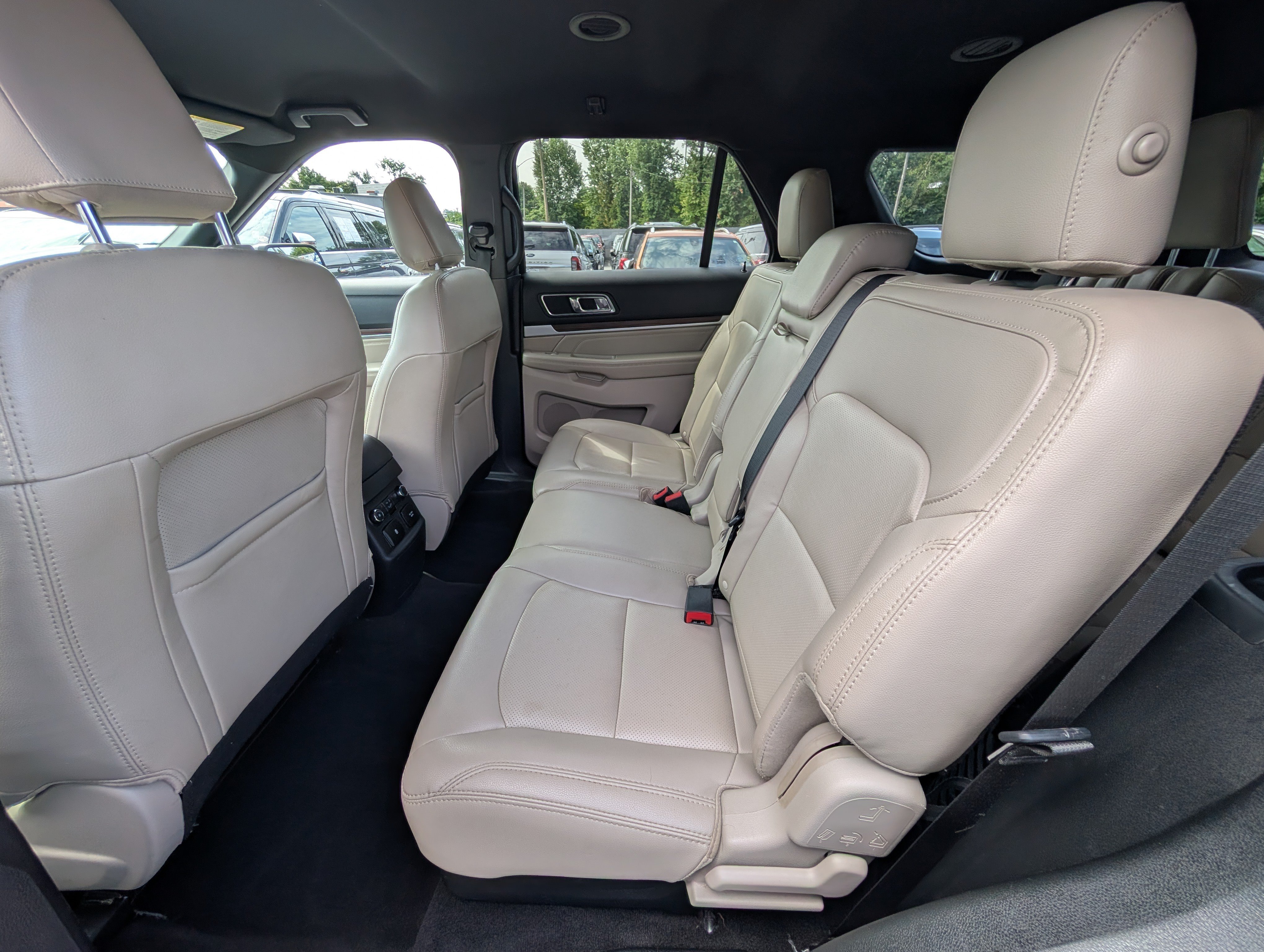 Certified 2019 Ford Explorer Limited w/ Class III Trailer Tow Package AWD/4WD image 18