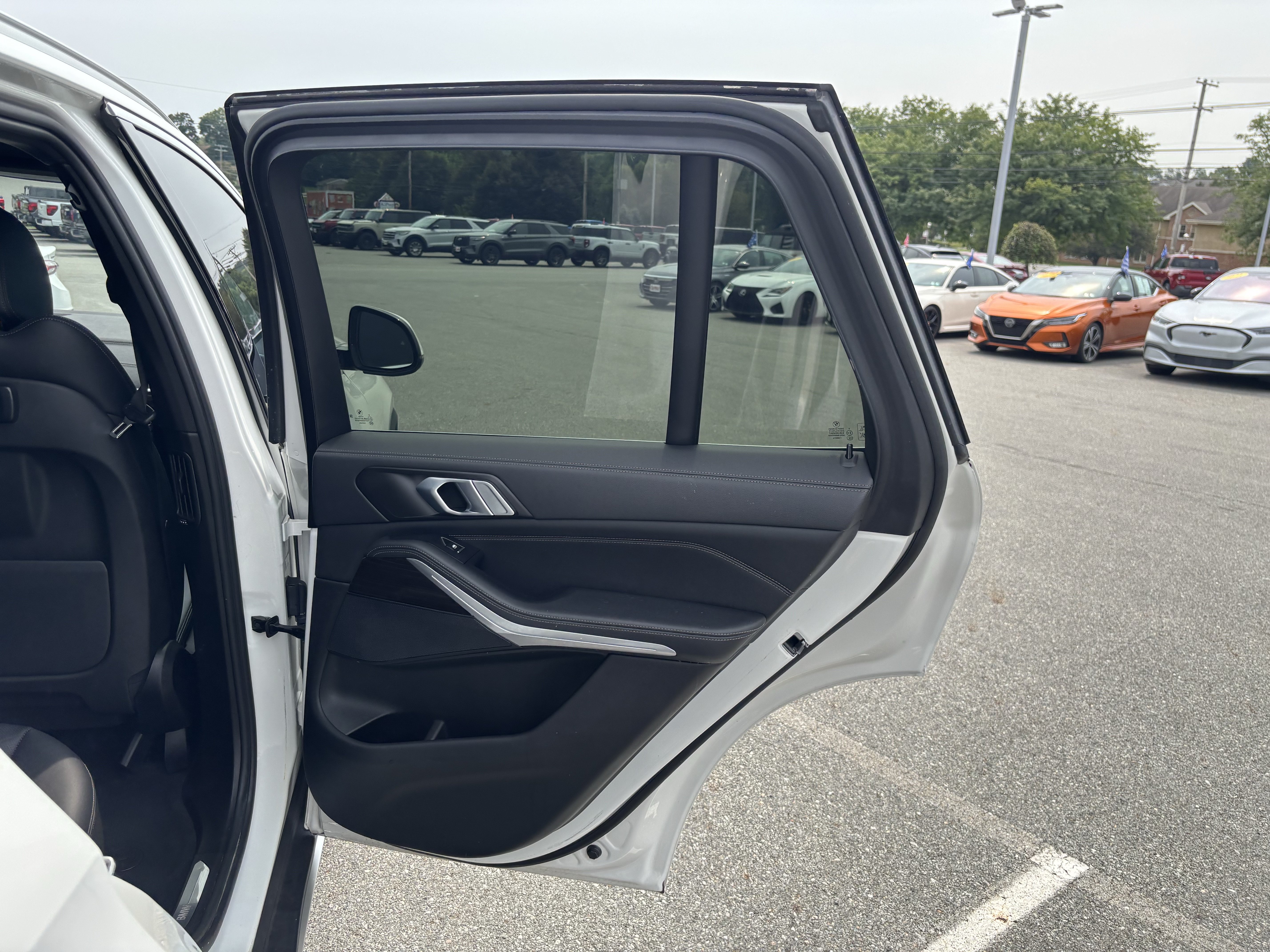 Used 2023 BMW X5 xDrive40i w/ Premium Package AWD/4WD image 29