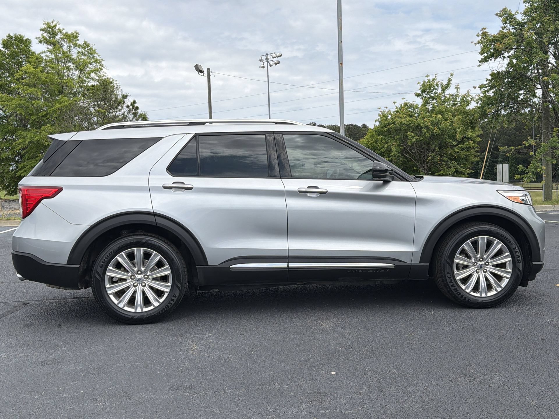Certified 2020 Ford Explorer Limited w/ Class III Trailer Tow Package RWD image 33