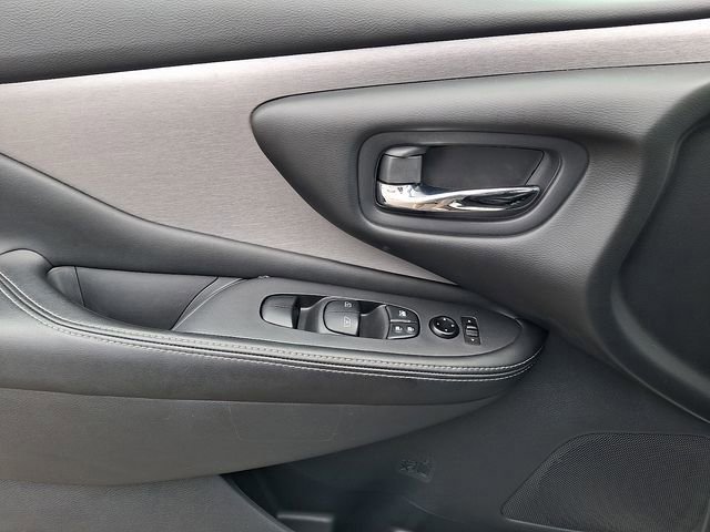 Used 2022 Nissan Murano SV w/ SV Midnight Edition Package image 12