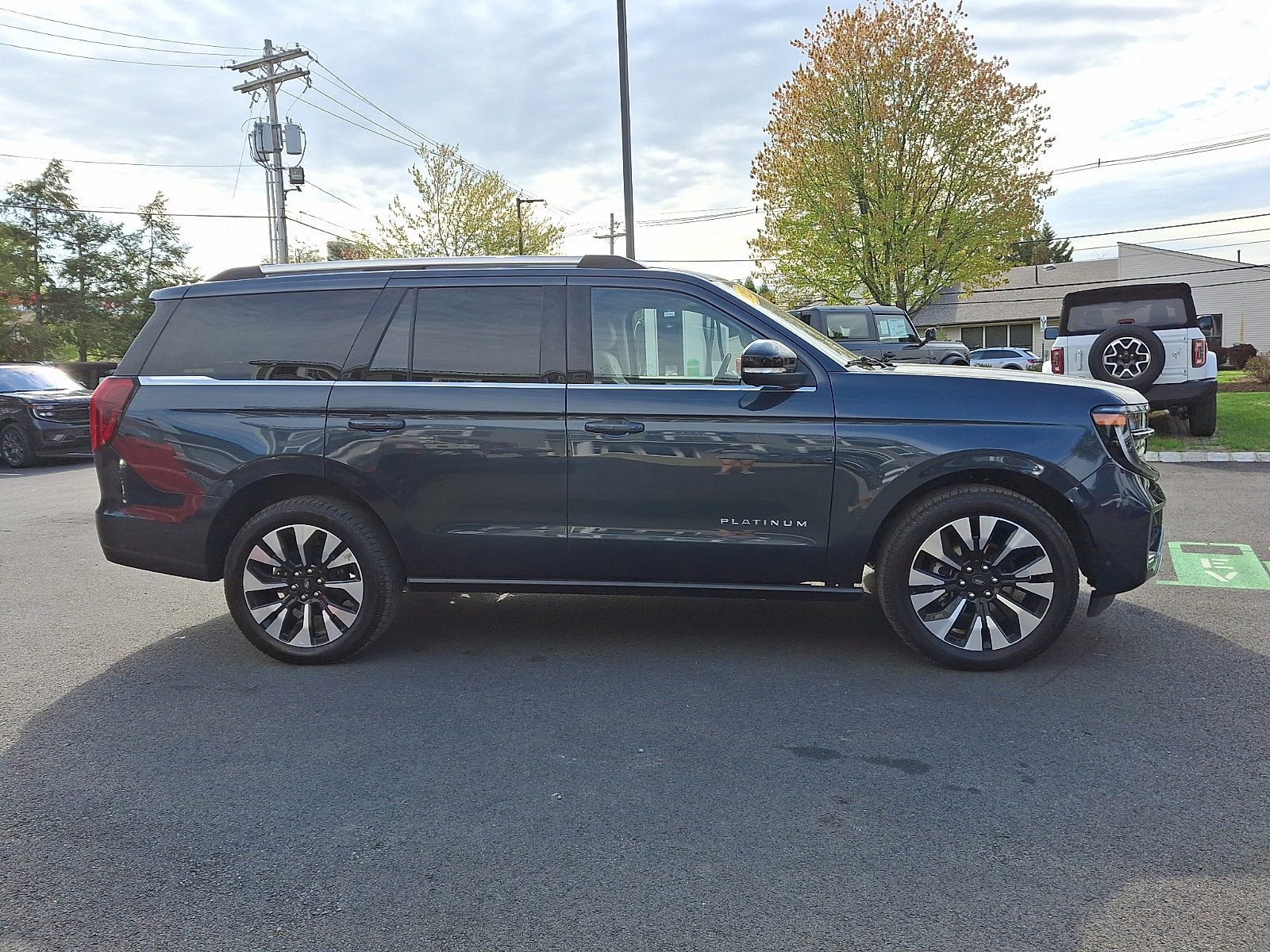 Certified 2025 Ford Expedition Platinum w/ Driver's Package AWD/4WD image 6