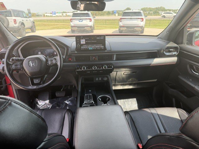Used 2025 Honda Pilot Black Edition image 30