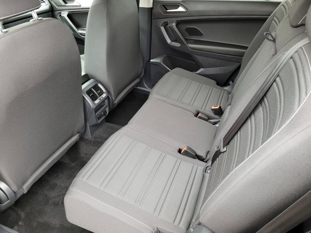 Used 2022 Volkswagen Tiguan S image 11