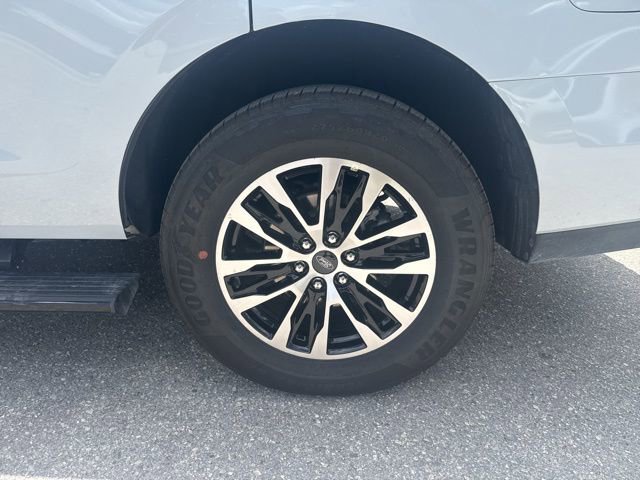 Certified 2025 Ford Expedition Platinum AWD/4WD image 16