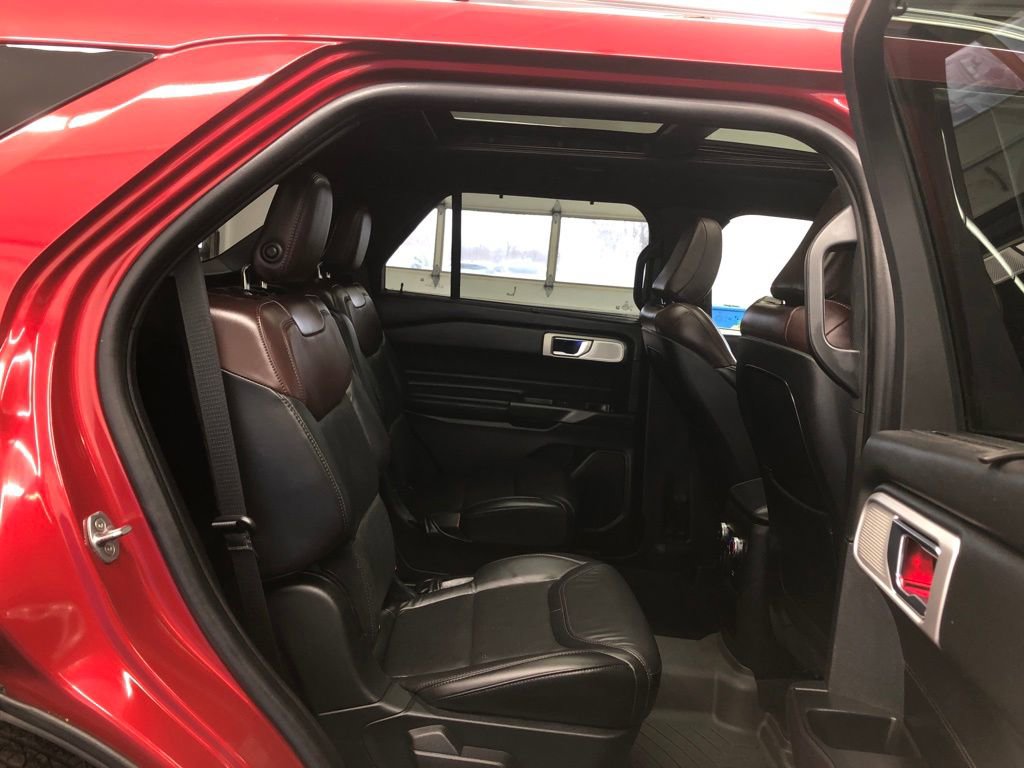 Certified 2020 Ford Explorer Platinum w/ Premium Technology Package image 33
