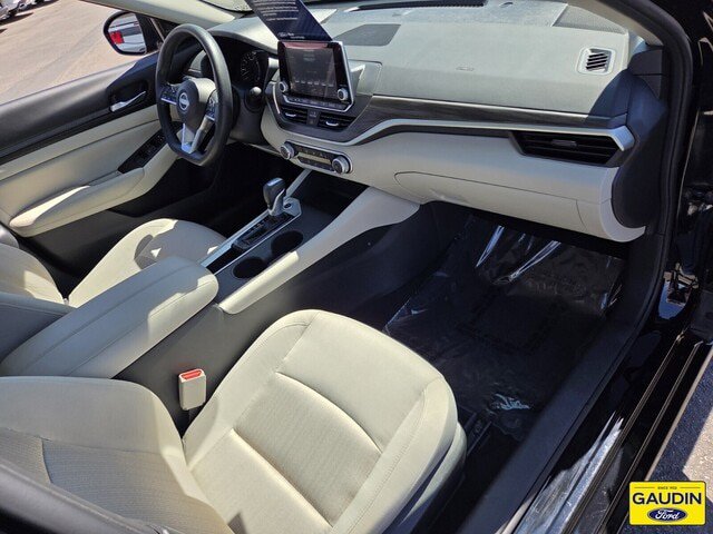 Used 2025 Nissan Altima 2.5 SV FWD image 17