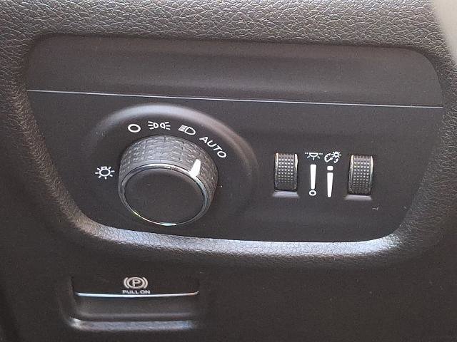 Used 2023 Jeep Grand Cherokee Laredo w/ Luxury Tech Group I AWD/4WD image 23