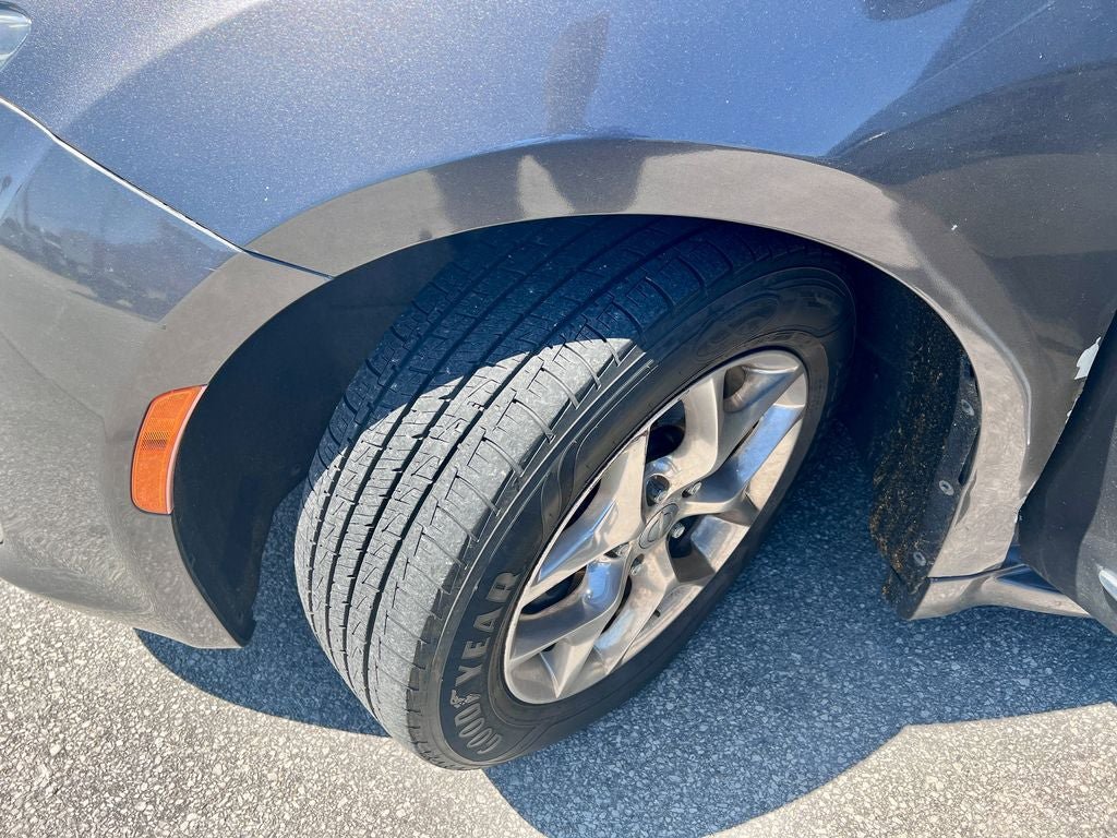 Used 2017 Chrysler Pacifica Limited w/ UConnect Theater Package FWD image 33