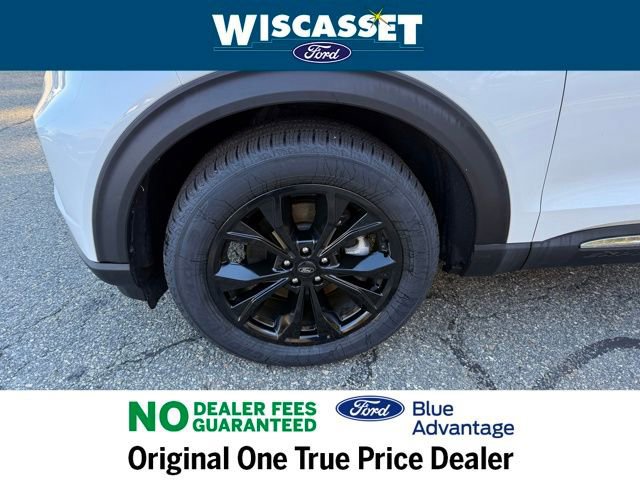 Certified 2022 Ford Explorer XLT w/ Equipment Group 202A image 34