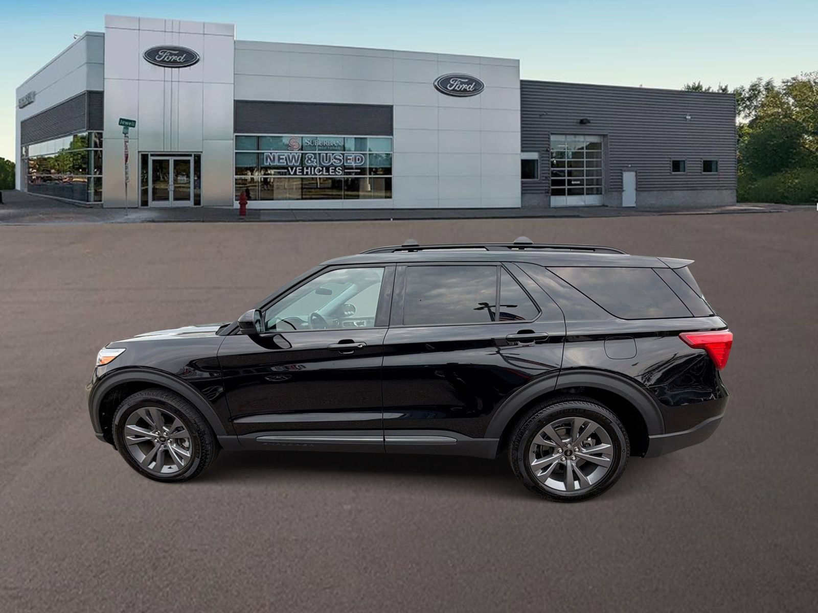 Certified 2024 Ford Explorer XLT w/ Equipment Group 202A AWD/4WD image 6