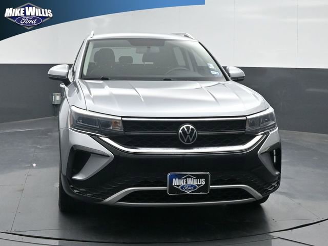 Used 2022 Volkswagen Taos SE FWD image 2