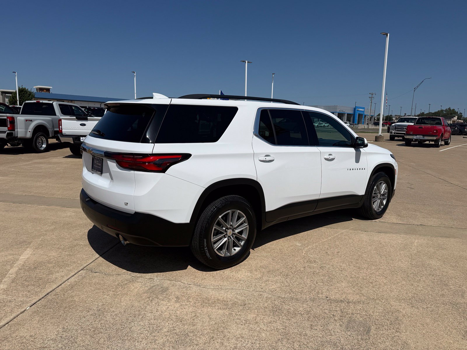 Used 2023 Chevrolet Traverse LT FWD image 5