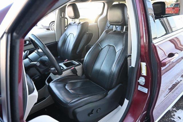 Used 2017 Chrysler Pacifica Touring-L Plus image 20