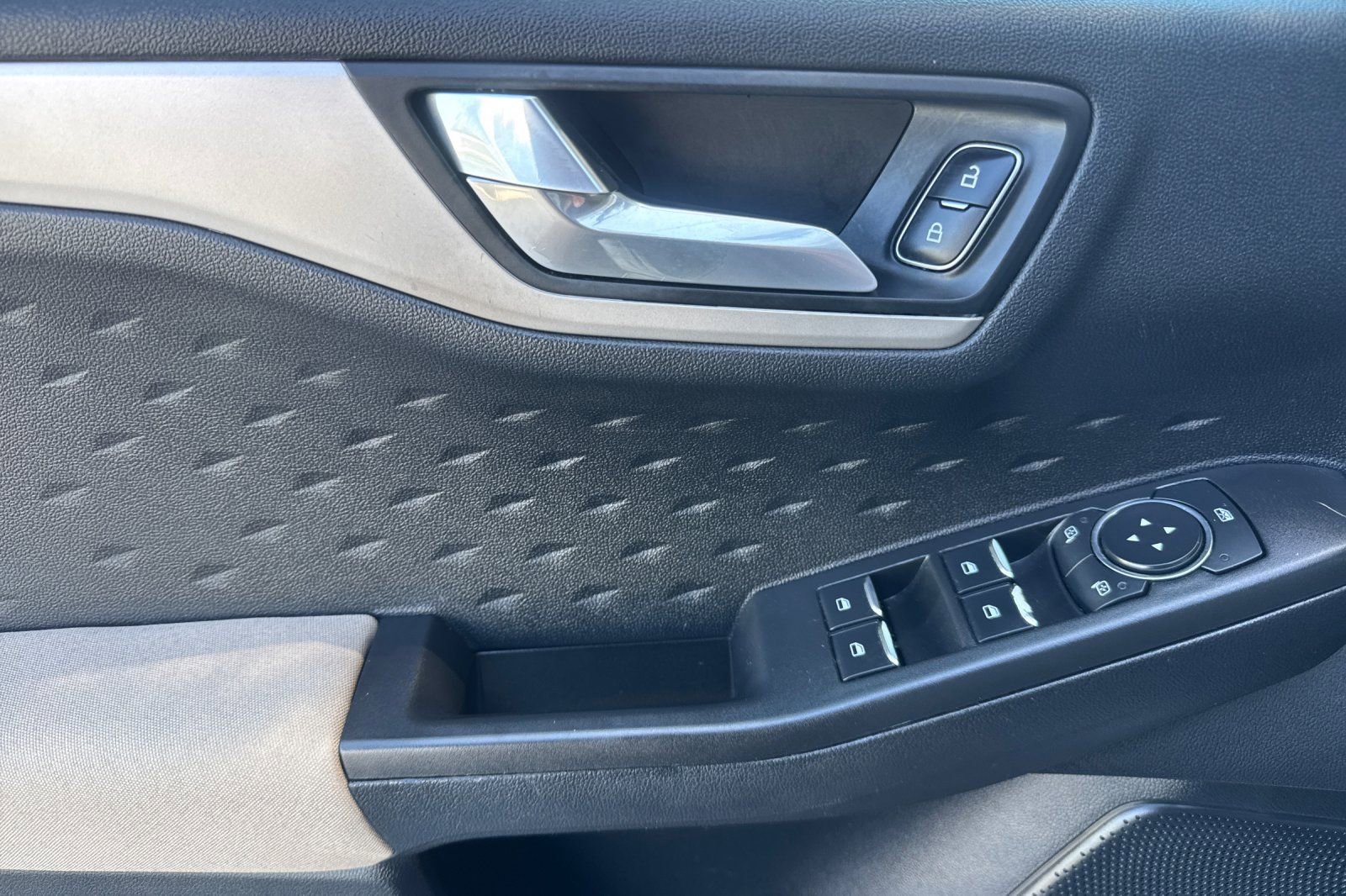 Certified 2020 Ford Escape SE FWD image 10