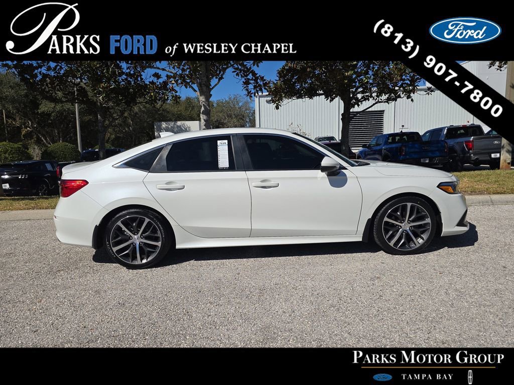 Used 2022 Honda Civic Touring image 2