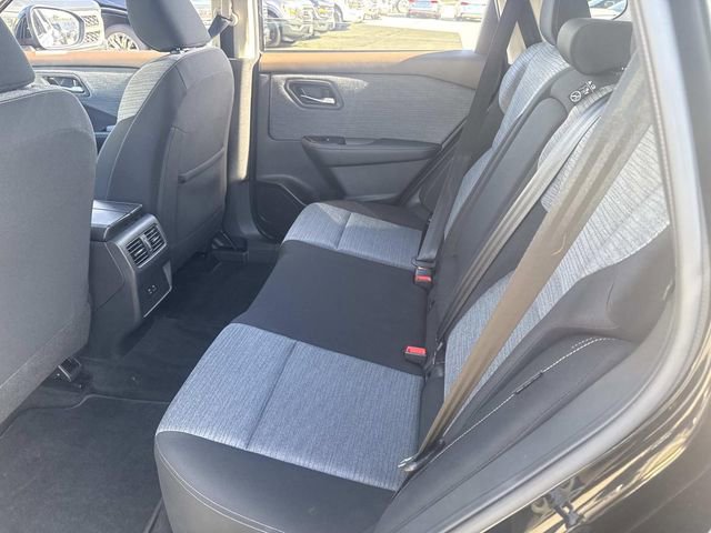 Used 2023 Nissan Rogue SV image 14