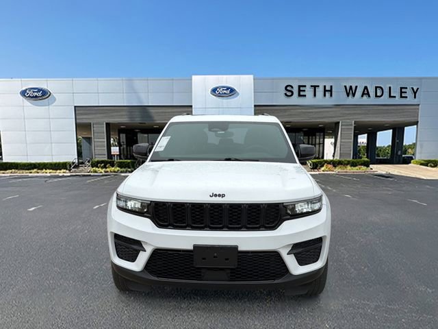 Used 2023 Jeep Grand Cherokee Altitude image 2