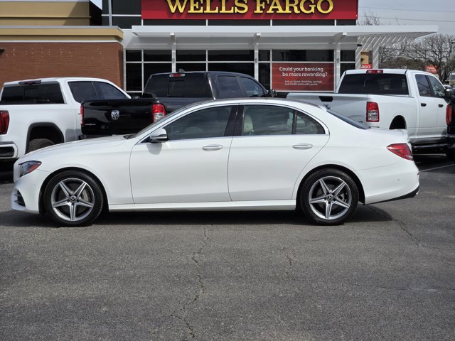Used 2018 Mercedes-Benz E 300 4MATIC w/ Premium 2 Package image 2