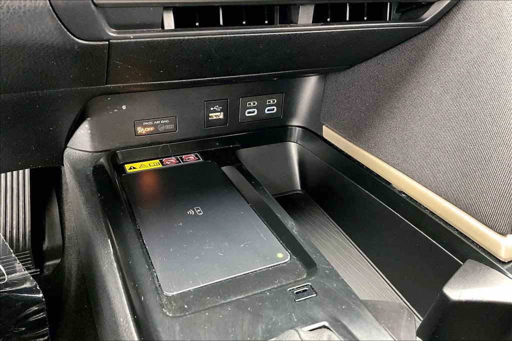 Used 2025 Toyota Camry LE FWD image 32