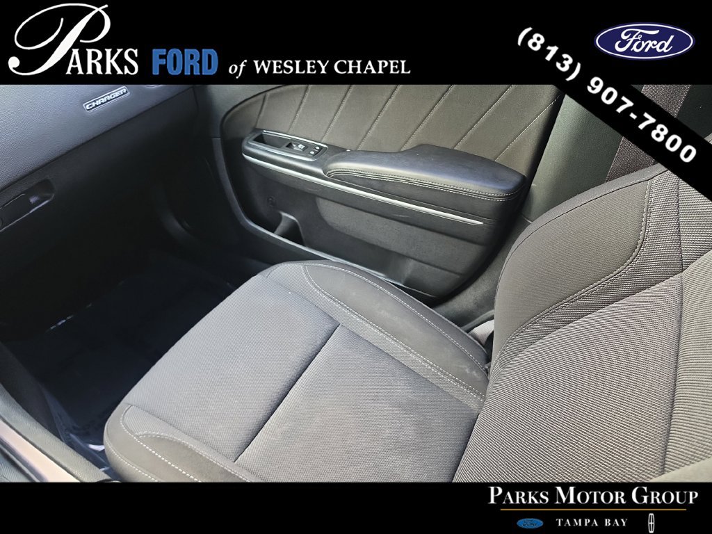 Used 2019 Dodge Charger SXT RWD image 14