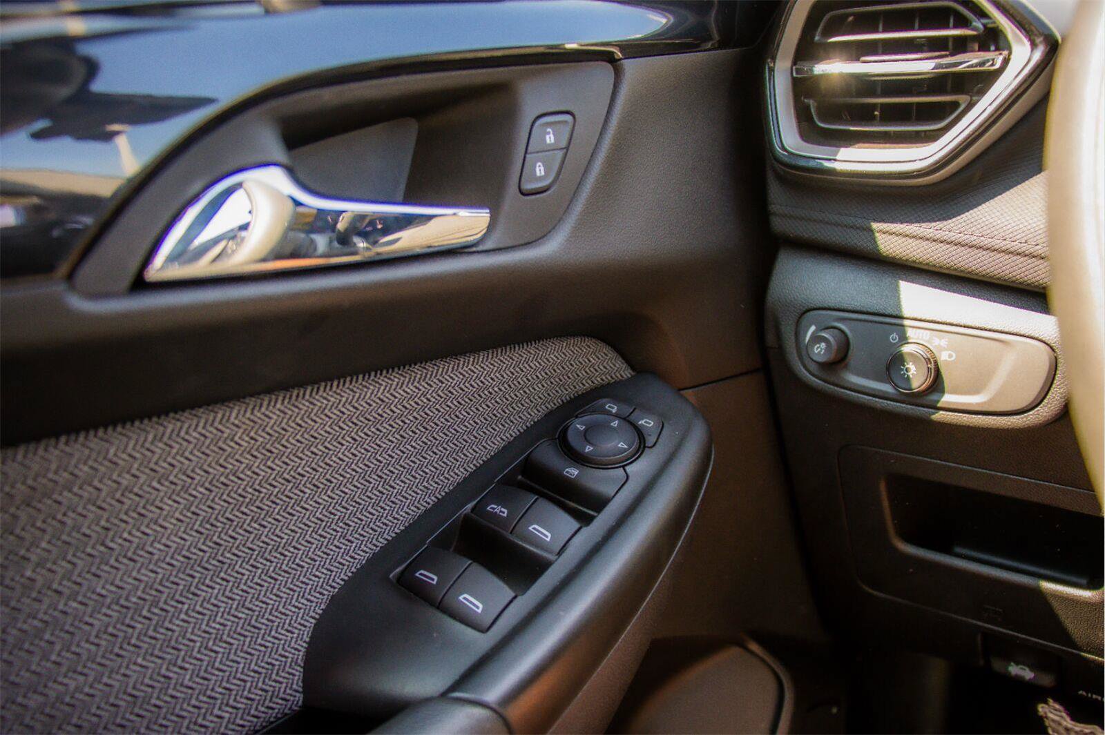 Used 2025 Chevrolet TrailBlazer LT FWD image 18