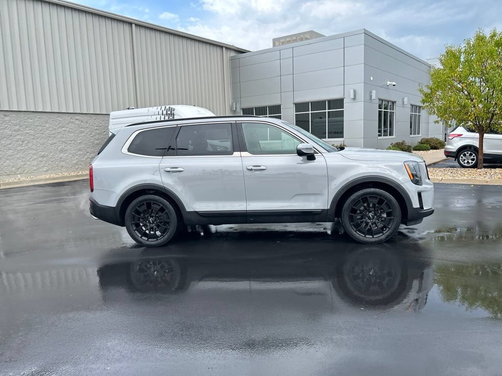 Used 2022 Kia Telluride EX w/ EX Premium Package AWD/4WD image 5