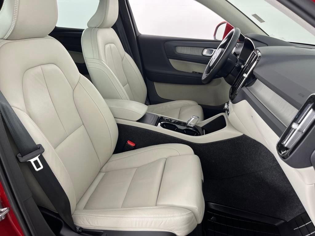 Used 2022 Volvo XC40 T5 Inscription image 30