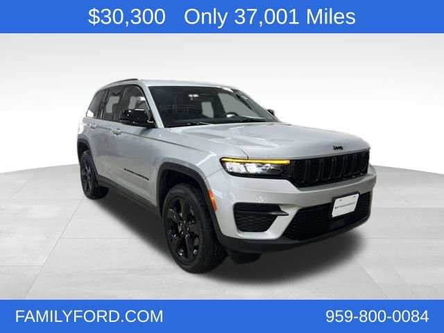Used 2023 Jeep Grand Cherokee Altitude image 1