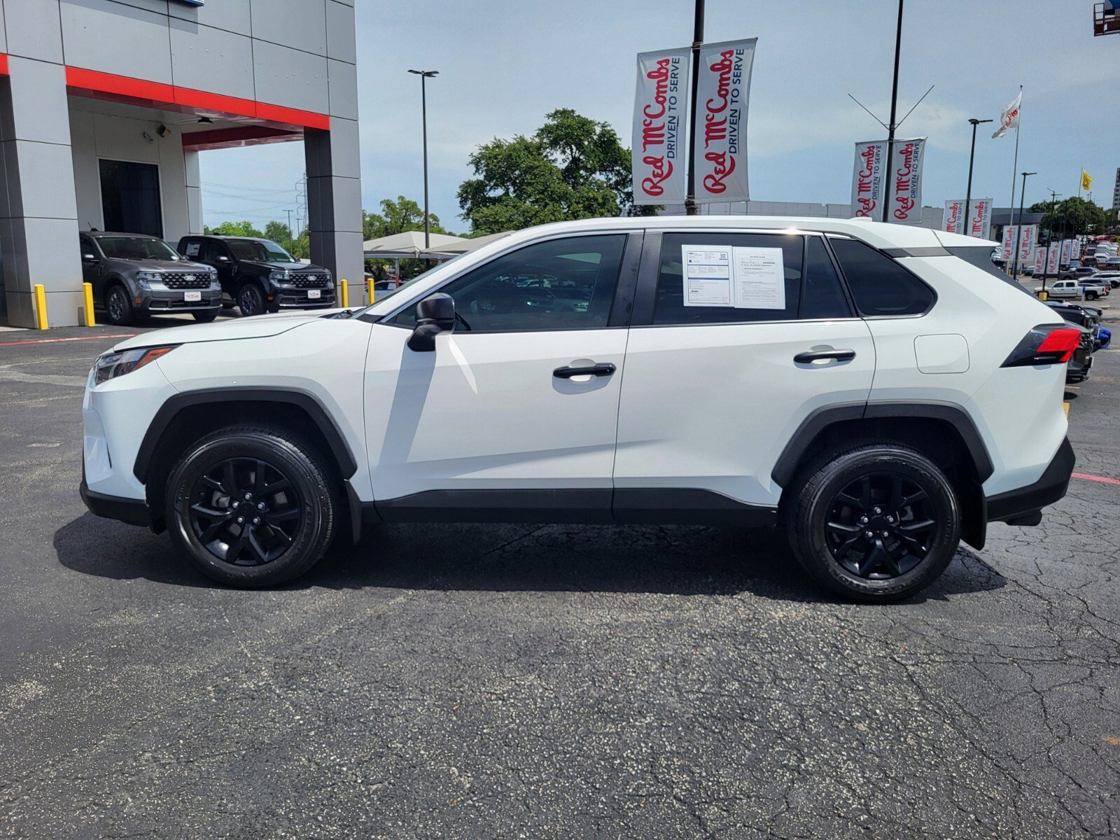 Used 2024 Toyota RAV4 LE FWD image 7
