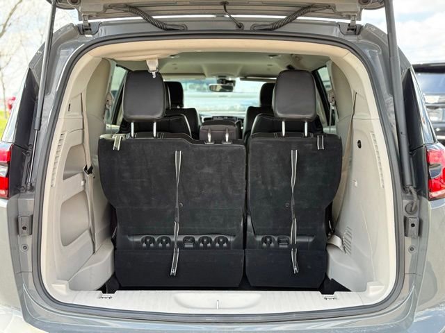Used 2023 Chrysler Pacifica Touring-L image 33