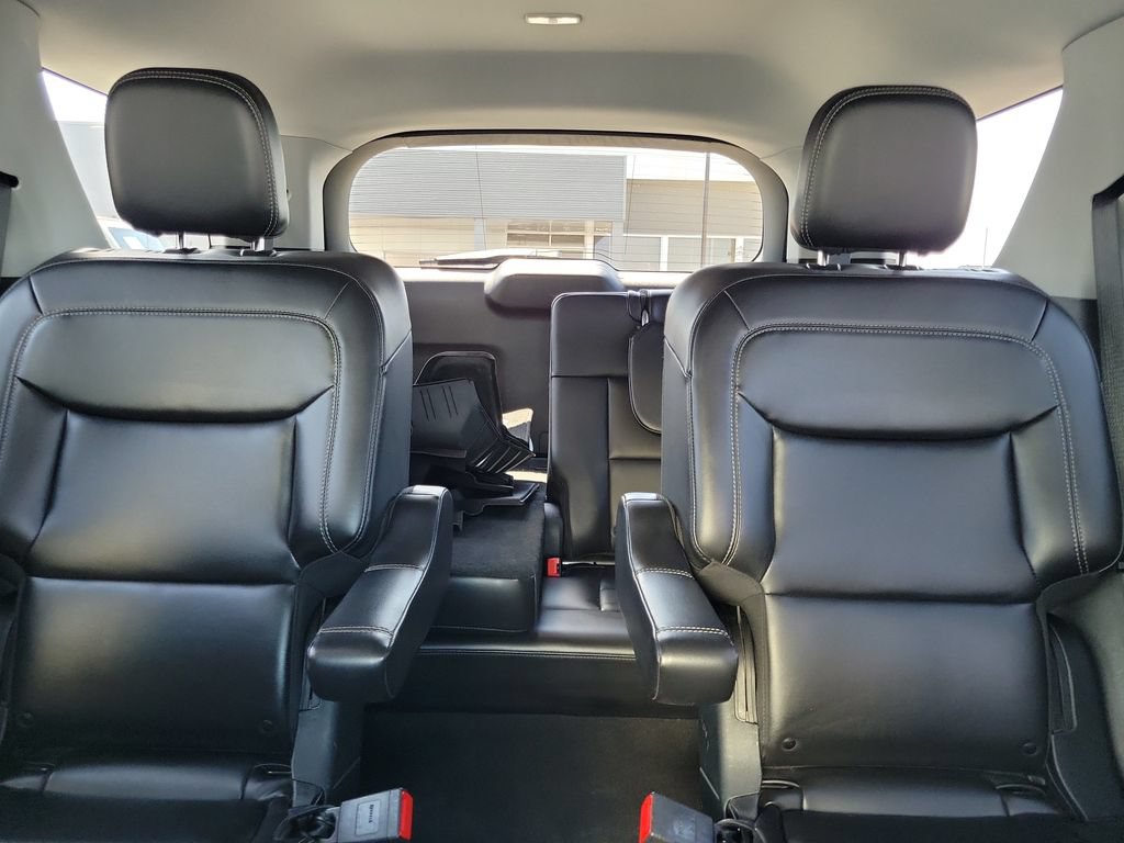 Certified 2021 Ford Explorer XLT w/ Equipment Group 202A AWD/4WD image 17