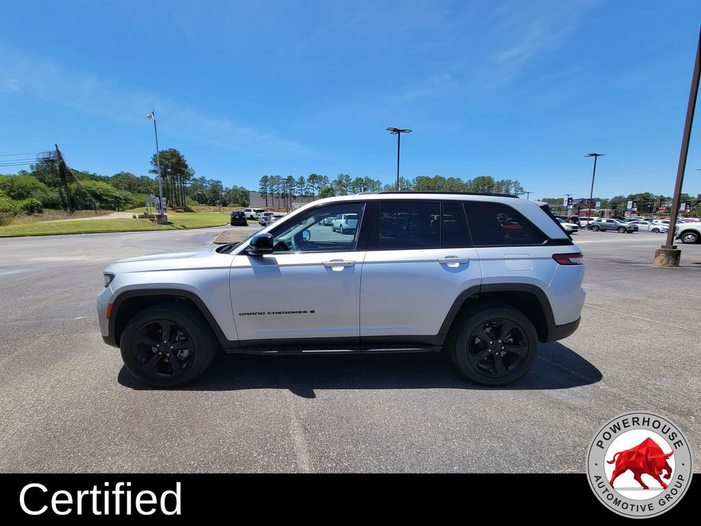 Used 2023 Jeep Grand Cherokee Limited w/ Luxury Tech Group II RWD image 3