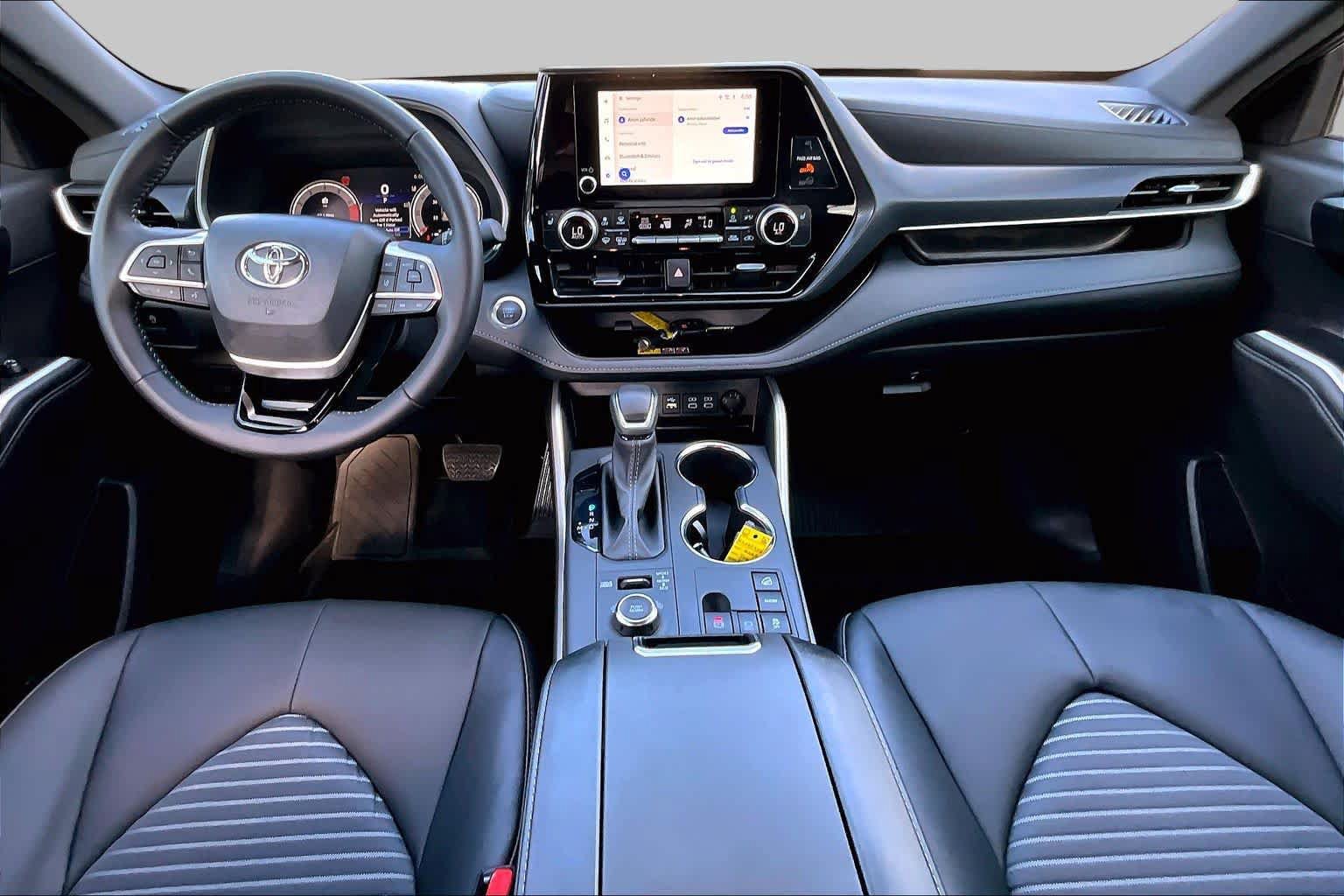 Used 2025 Toyota Highlander XSE AWD/4WD image 16