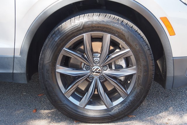 Used 2022 Volkswagen Tiguan SE FWD image 9
