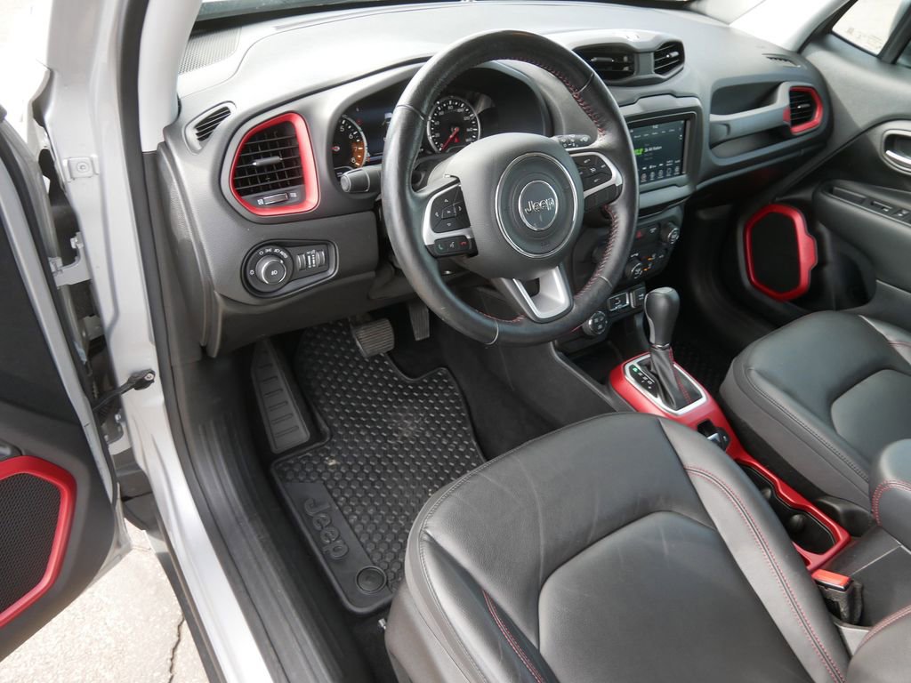 Used 2018 Jeep Renegade Trailhawk AWD/4WD image 11