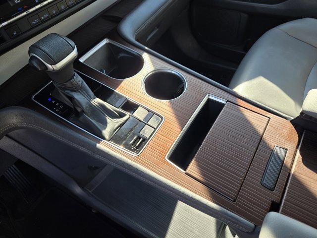 Used 2022 Toyota Sienna XLE image 18