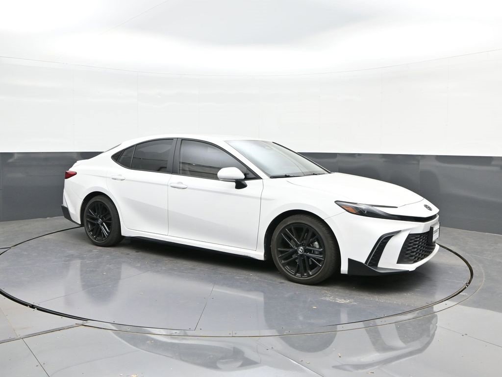 Used 2025 Toyota Camry SE image 17