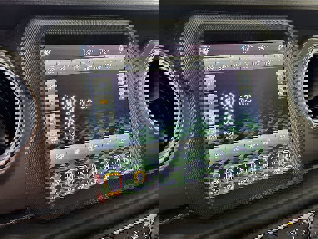 Used 2022 Jeep Wrangler Unlimited Rubicon w/ Steel Bumper Group image 17