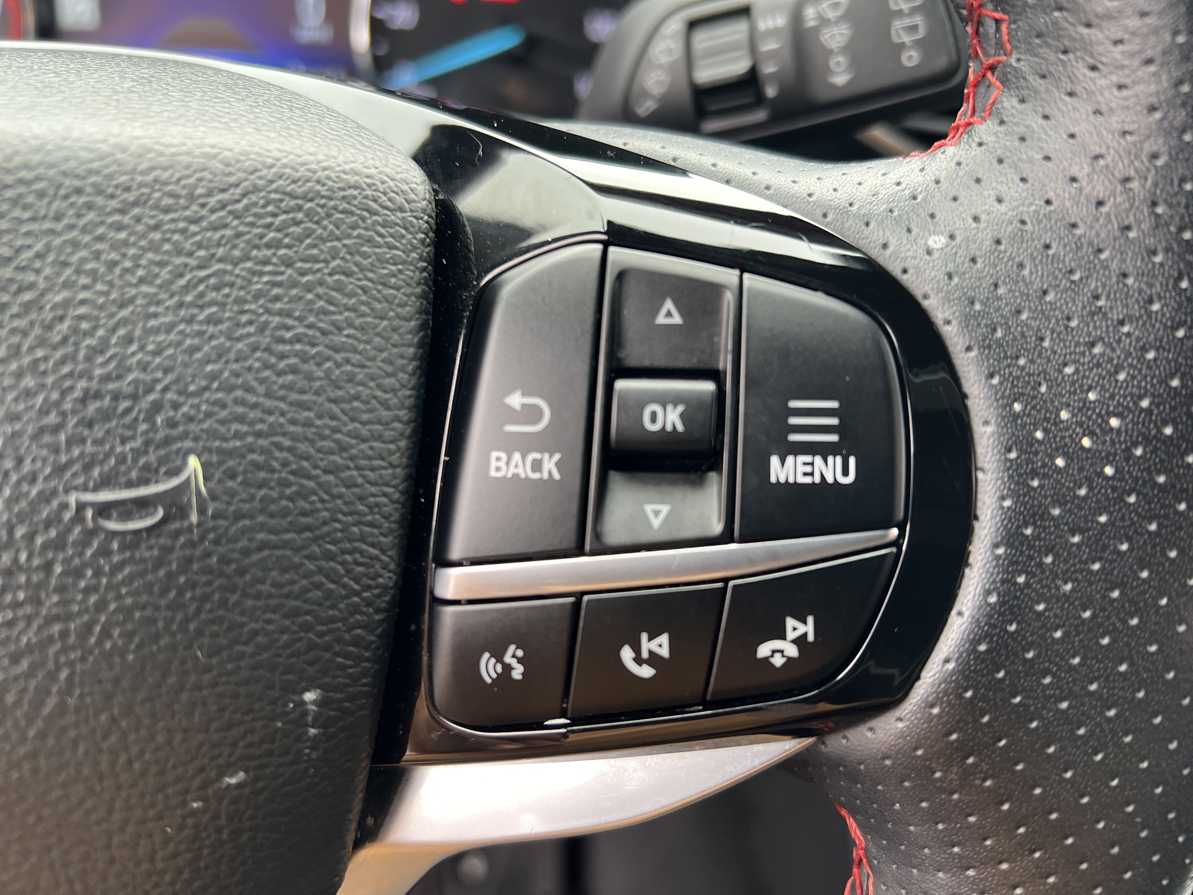 Certified 2023 Ford Explorer ST-Line w/ Class IV Trailer Tow Package image 33