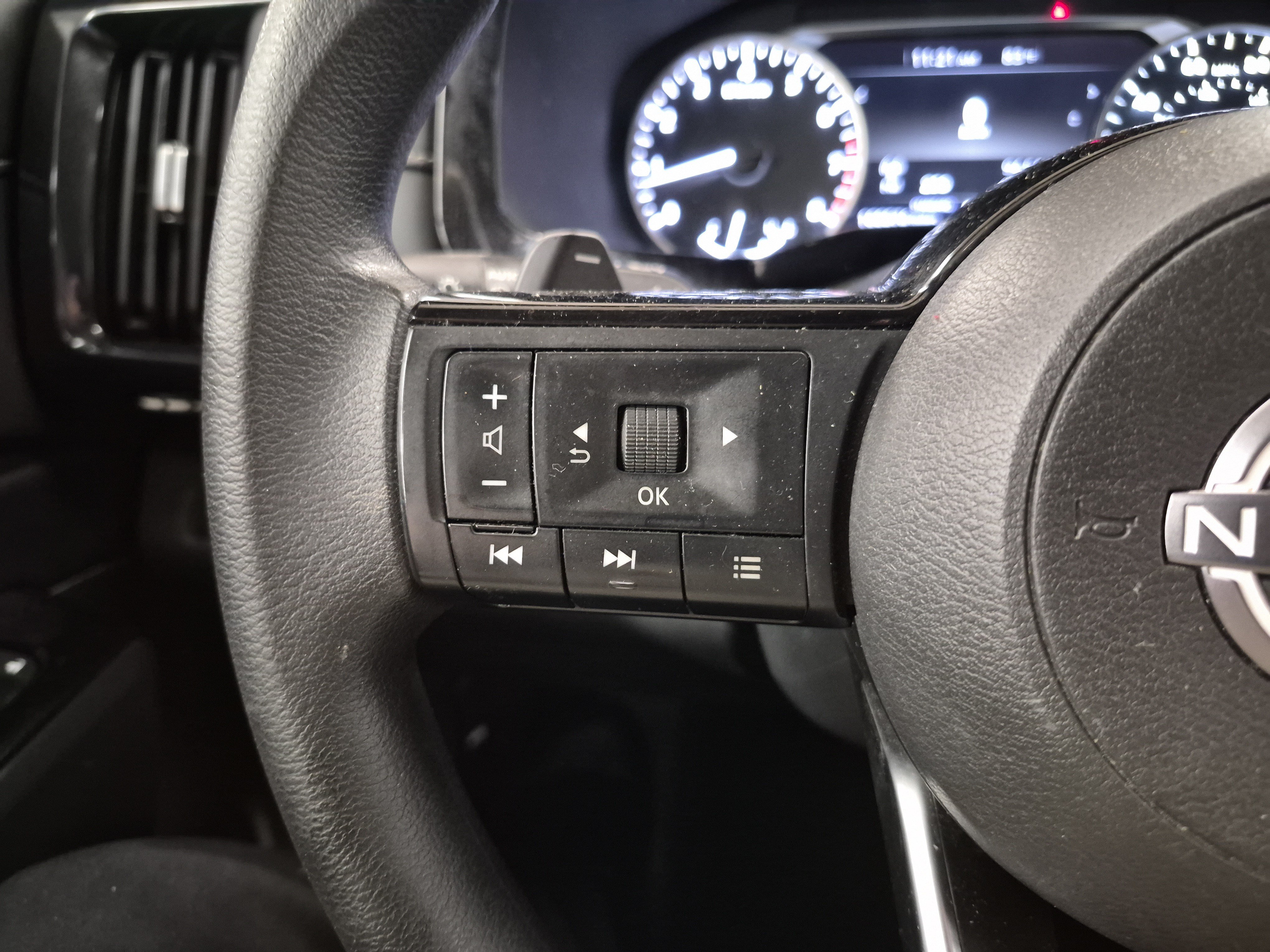 Used 2022 Nissan Pathfinder S FWD image 24
