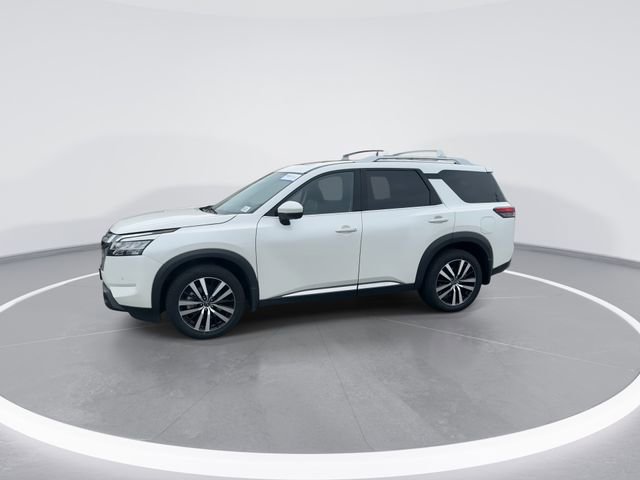 Used 2024 Nissan Pathfinder Platinum AWD/4WD image 3