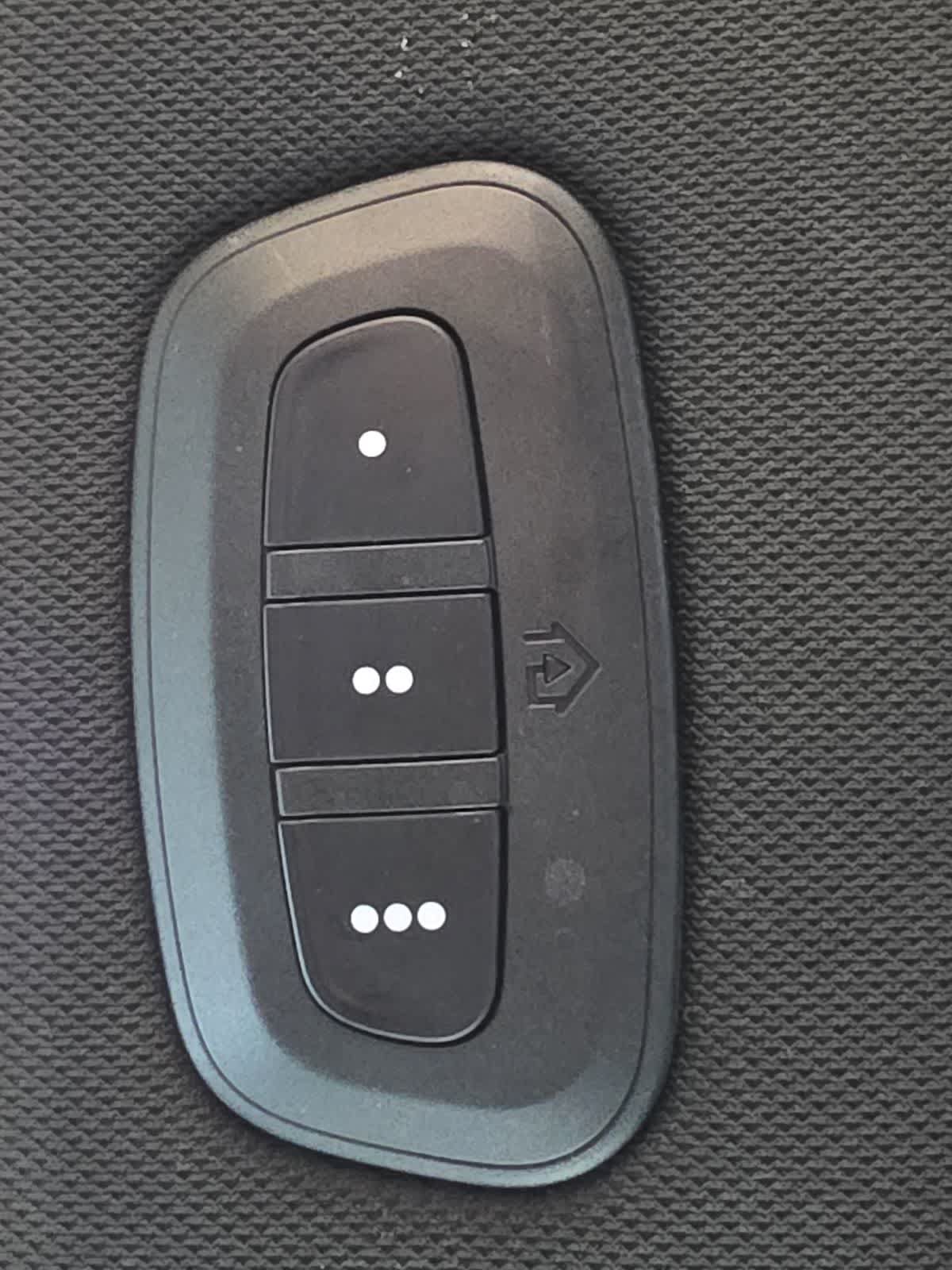 Used 2025 Chrysler Pacifica Limited FWD image 26