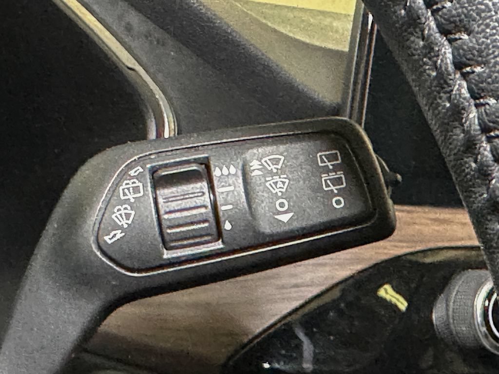 Certified 2020 Ford Escape Titanium AWD/4WD image 39